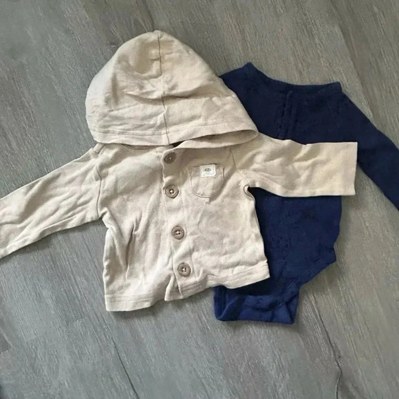 8 Piece Infant Boy Lot 0-3 Months Sleeper Body Suit Pants Hoodie - Picture 6 of 6